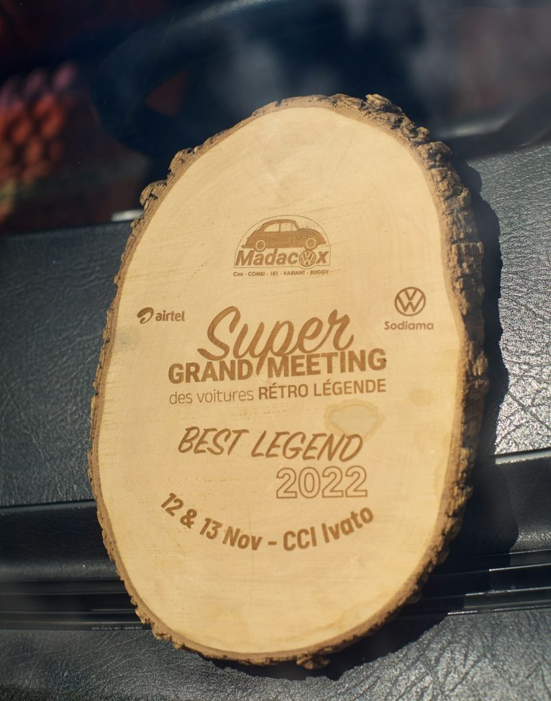 wooden-plaque-for-super-grand-meeting-des-voitures-retro-legende-znubufba10y